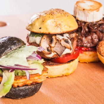 Gourmet burgers cooking class in Barcelona | bcnKITCHEN